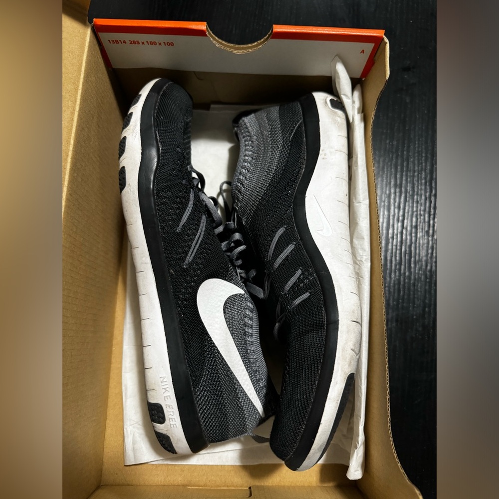 Women’s Nike sneakers